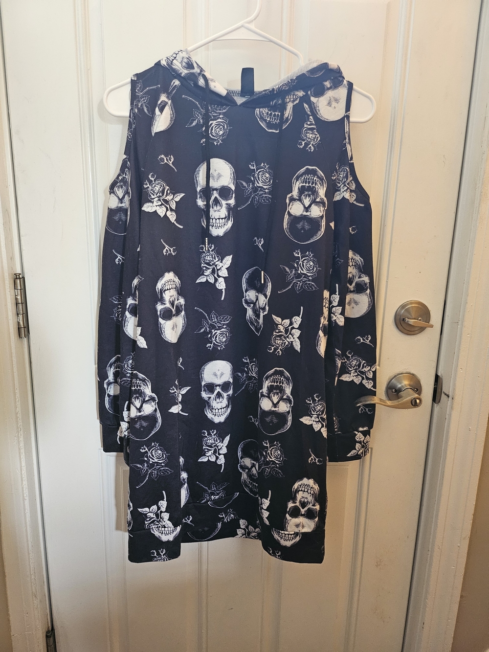 Black Hooded Cold-Shoulder Skull Print Tunic